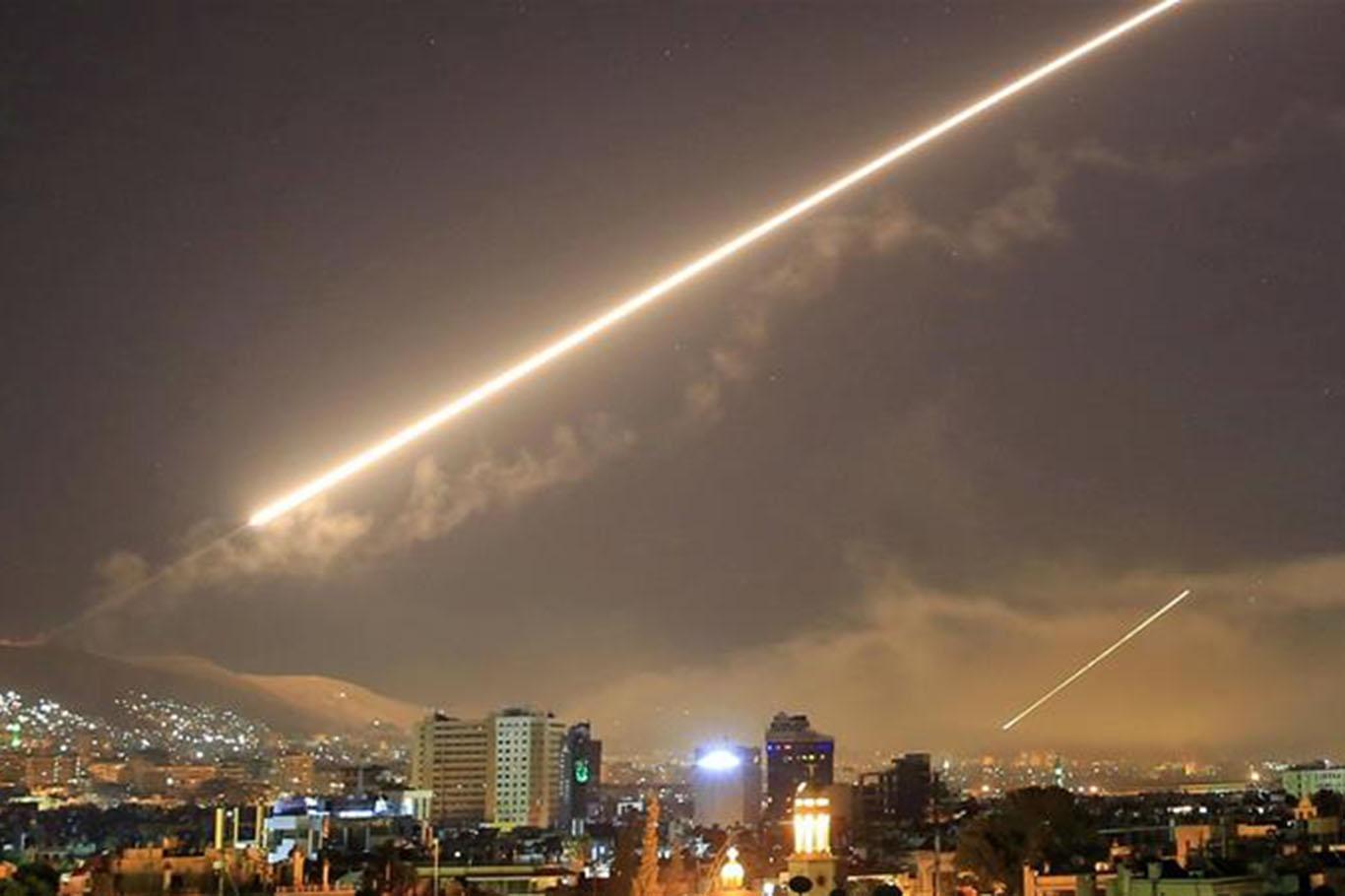 Siyonist rejim Suriye'deki İran hedefleri vurdu iddiası